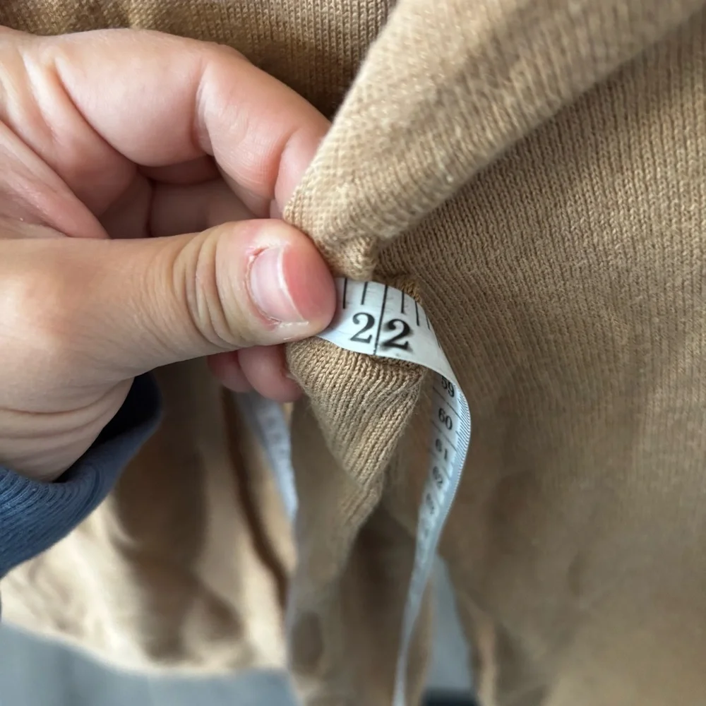 Banana Republic Tan vneck sweater - Picture 7 of 7
